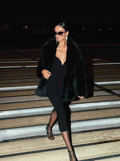 Stunning Elegant Coat For Elegant And Confident Women